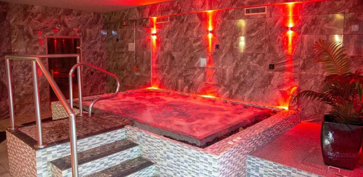 Flat 2, The Old Antiques Warehouse - Free Off-Site Health Club Access With Pool, Sauna, Steam Room & Gym 鲍内斯温德米尔 外观 照片